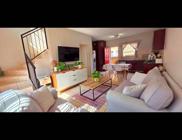 3 BEDROOM TOWNHOUSE FOR SALE IN WILGEHEUWEL